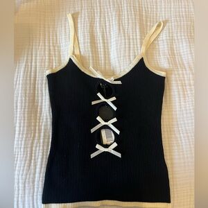 Lioness knit bow tank